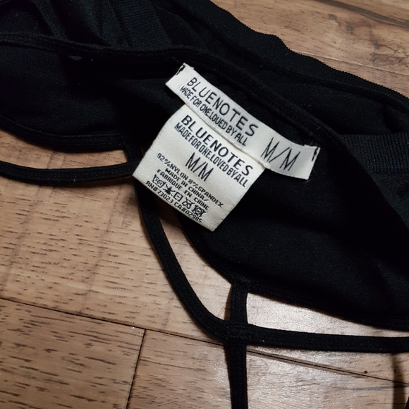 Size Medium - Picture 2 of 3